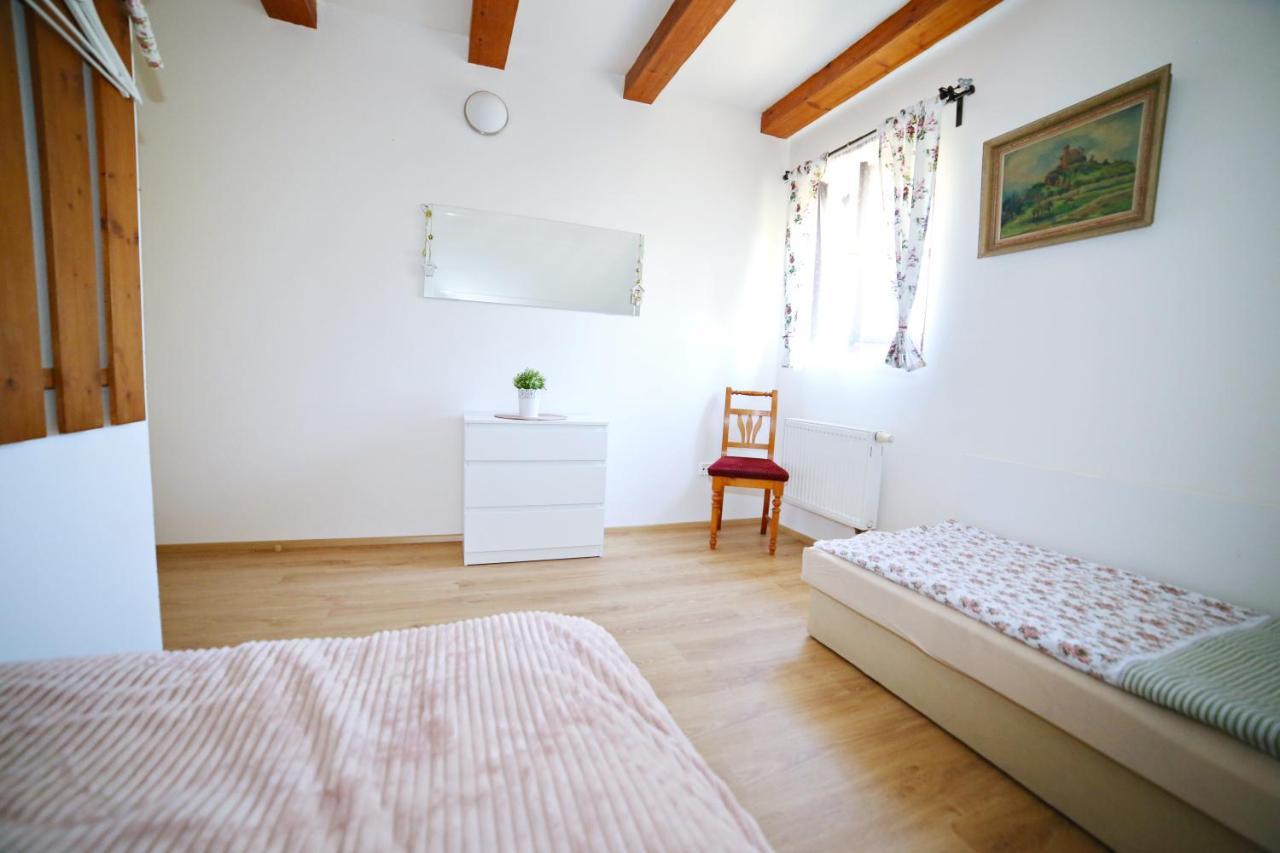 Restaurace A Pension Chalupa Hlásná Třebaň Exterior foto